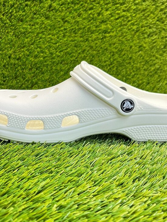 Crocs Classic Clog Mens Size 9 White Beach Walking Outdoor Slip On Sandals main image 6